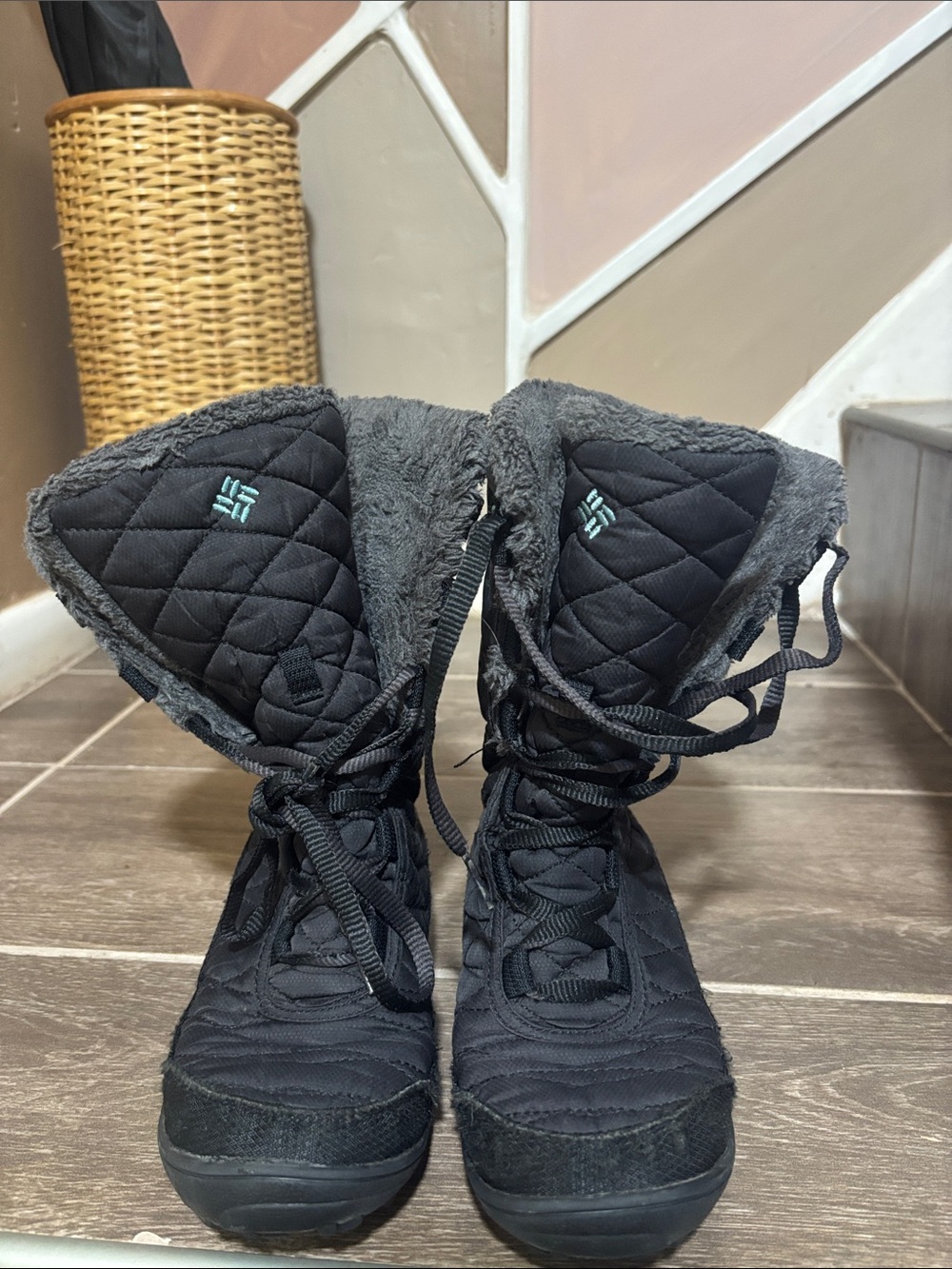Columbia Black Quilted Lace-Up Winter Boots with Gray Fur Trim